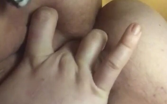 Neard bitch: Gnugga min våta fitta