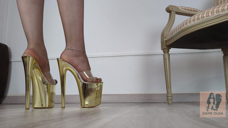 Dame Olga: (677) Collezione scarpe: tacco estremo dorato e chiaro e platform...