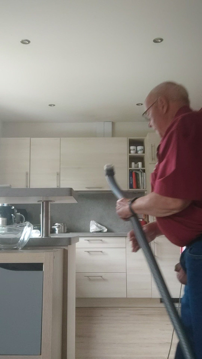 Karlchengeil: Coada afară și în aspirator