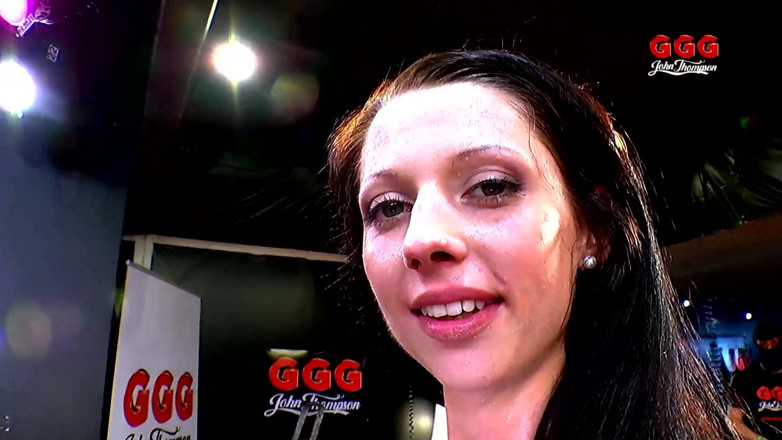 Pornstars fucking Japan Style: Blonda tonåringar i Bukkake blowbang och cum sväljer Ggg John...