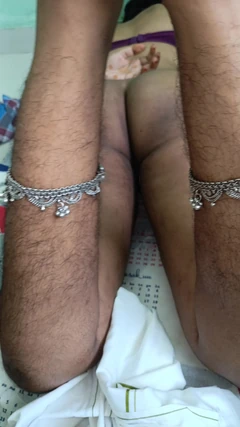 Married Aunty Showing Her Cute Pussy in Bed with Her Colleague