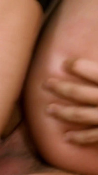 Anal trekant med DP knullar alla hål av alla naturliga brunett MILF