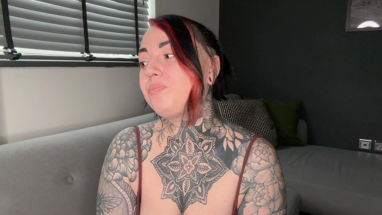 Miss Valentina: 我的阴户湿透了吗