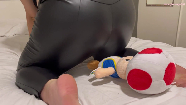 Your fantasy studio: Prdění na Plushie v kožených kalhotách