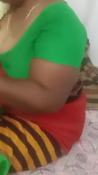 Ibu rumah tangga hot tamil dengan kain sprei dientot habis-habisan