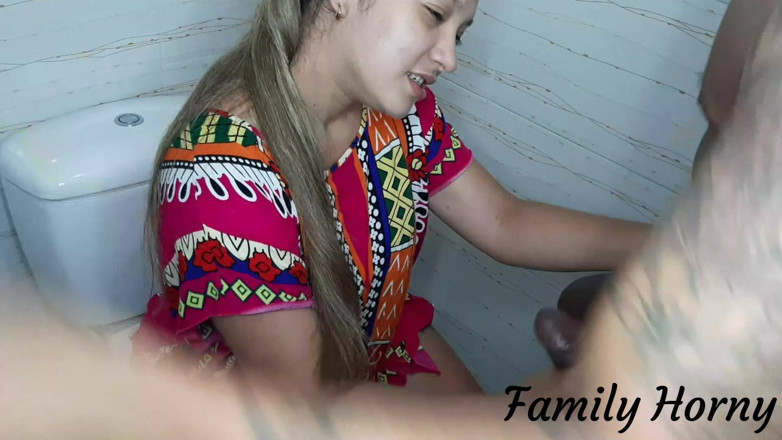 Miller Family: Moja przyrodnia siostra chce, żebym ją przeleciał w łazience