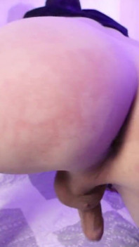 Femboy Wirbelt Seinen Arsch Vor Dir Und Will Versohlt Werden