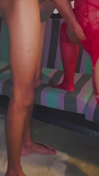 Ketemu sama cewek ini di bar. Ngentot memeknya pakai lingerie seksi untukku