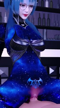 3D peituda puta cosplay modelo mostra sua nova tatuagem perfeita