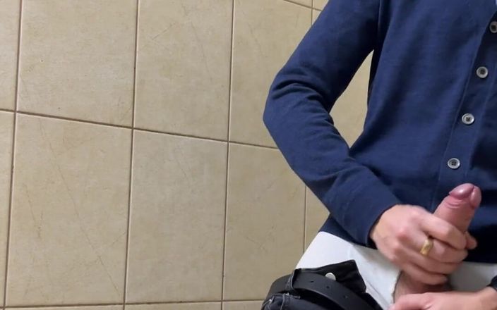GayDuplo: Excitată din nou la serviciu