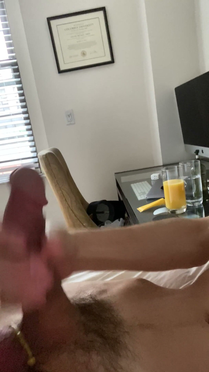 NYCTopBoy9: Bite monstrueuse, éjaculation verbale