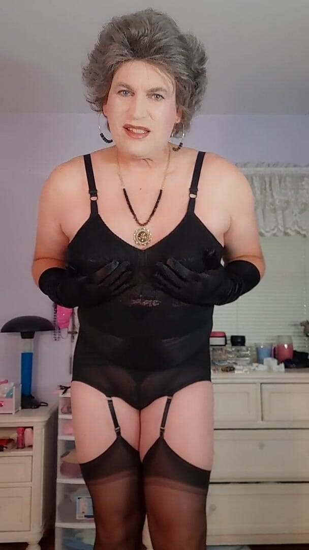 Victoria Lecherri: Satin gloves and foundation wear!