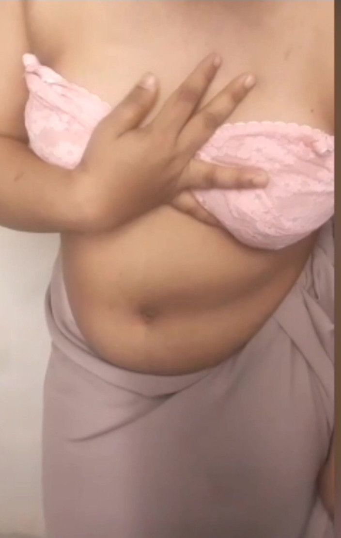 Jesmin18: Bangladeshi Sexy Bhabi Romance