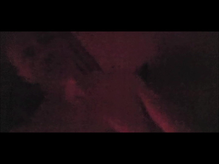 SilverFux: Nadržený chlap šuká zralou šlapku v Seedy Red Room.