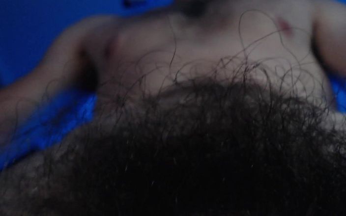 Hunky time: Peluda hetero dominadora