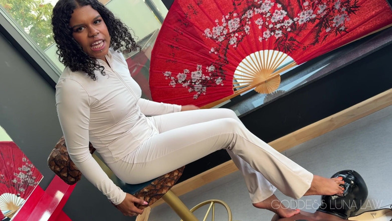 Goddess Luna Law: Sniff My Feet or Ill Scream Ebony Goddess Luna Law...