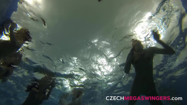 Czech Mega Swingers: Çek mega eş değiştirenler 15 - bölüm 4: lise terkleri buluşması - bölüm 4