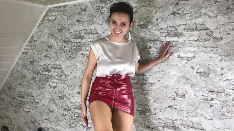 Goddess Lena: Mon esclave en nylon femdom