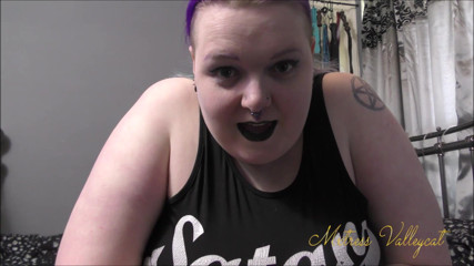 Mxtress Valleycat: Worship my wobbly arse