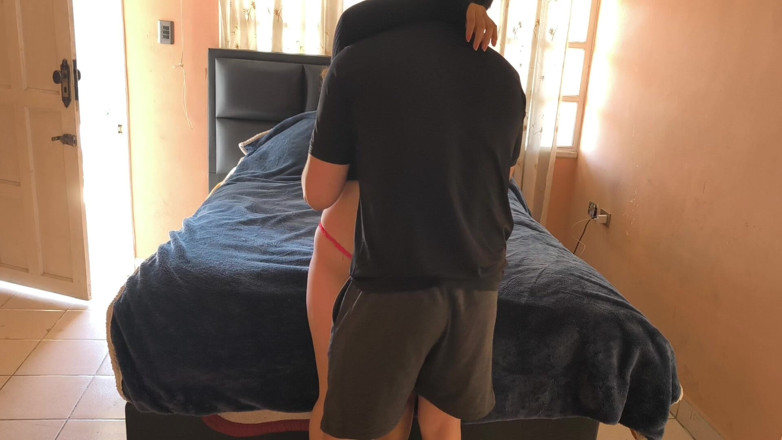 Moo DBOXXX: 체육관에서 온 성숙한 친구에게 하루 종일 섹스하도록 설득했어