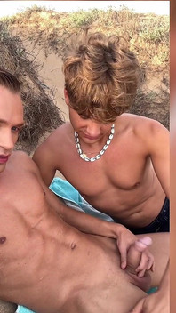 Agf: Mi Novio Y Yo Nos Lo Montamos En La Playa. Quieres Ver Como Lo Hacemos?