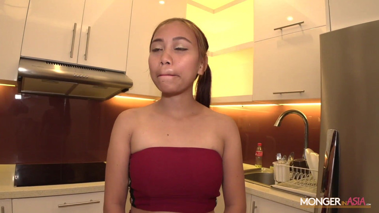 Monger In Asia: Seksowna azjatycka bangmaid pozostawia wywiad z creampie