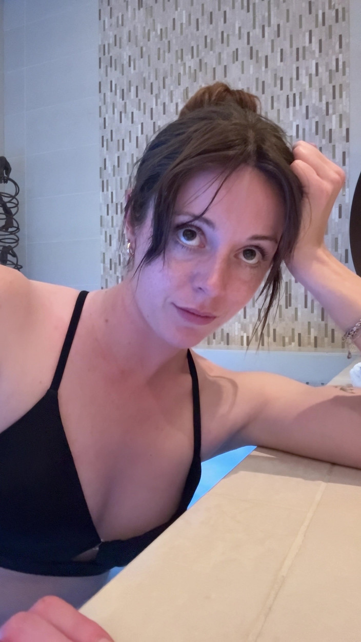 Nadia Foxx: Реактивний оргазм у спа!