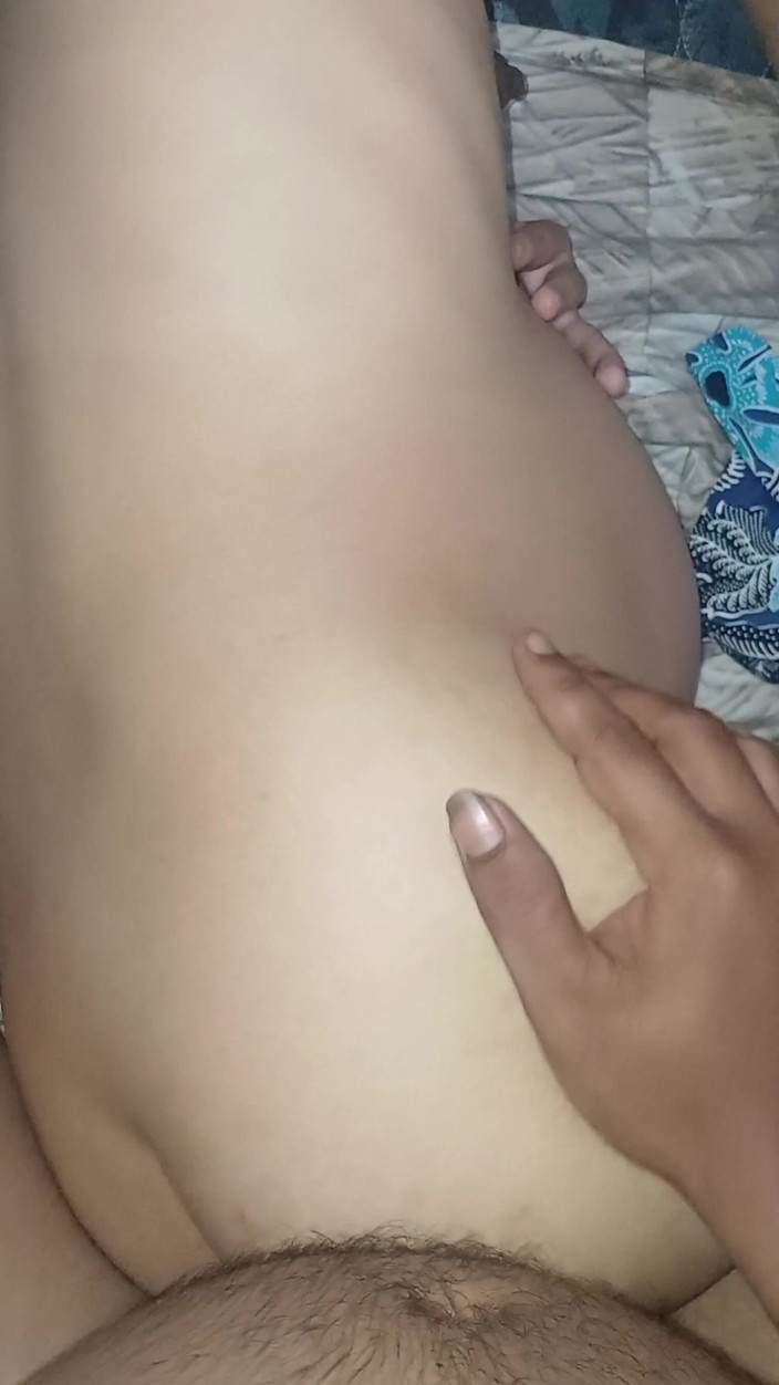 Theresia Nirvana: 我 18 岁的女友非常喜欢它，以至于她很美味地叹息