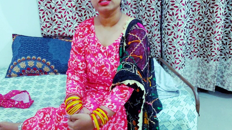 Desi Pari Bhabhi: ホットなトリプルx 継母は、自宅で誘惑する淫語の義理の息子の淫語付き音声でオーガズムに達するまで激しく犯されました
