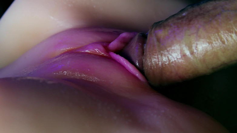 SEXY_GUYBEST: 큰 자지에서 정자의 일부를 흡수하는 보짓물 보지 클로즈업!