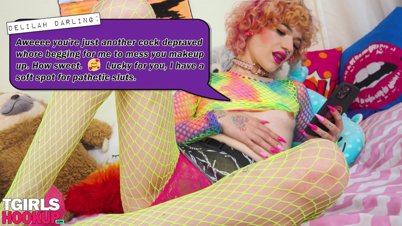 Tgirls Hookup: Rubia chica trans humilla cum comiendo mariquita