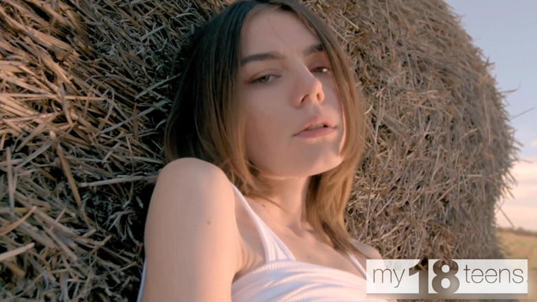 My 18 Teens: My18teens - compilación de chica guapa con unas tetas muy pequeñas