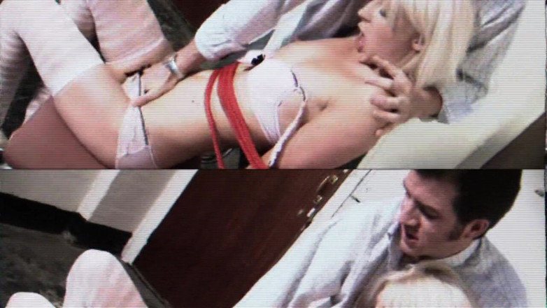 Sinful Lingerie Babes: 큰 자지를 따먹는 걸 좋아하는 작은 젖탱이의 날씬한 금발 여자