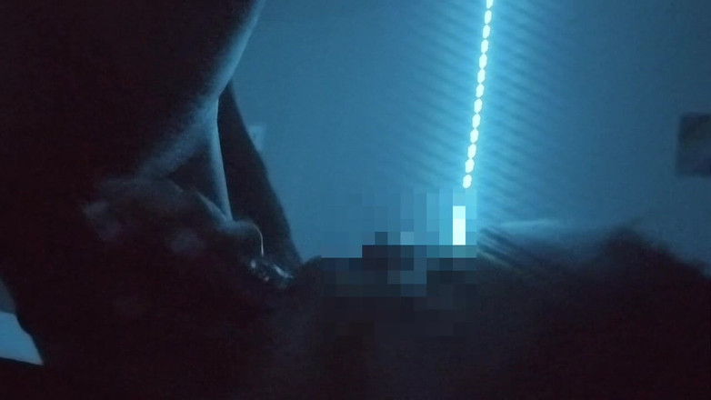 Freaky relatives: 엄마보다 자지를 더 잘 빨아주는 의붓딸!