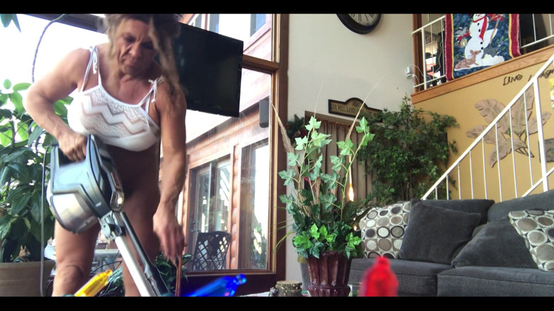 Musclemama4u: Aspirateur sans fond et excité !