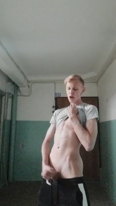 Dick Boys Studio: Вирішив дрочити на вході