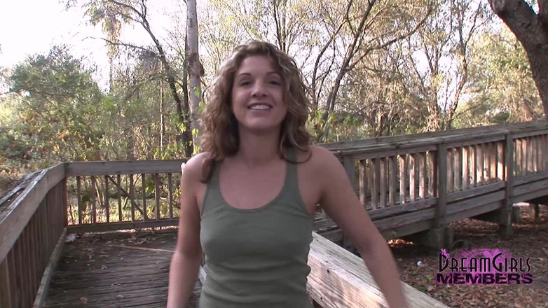 Dream Girls: Rökning hot corey blinkar allt i en park