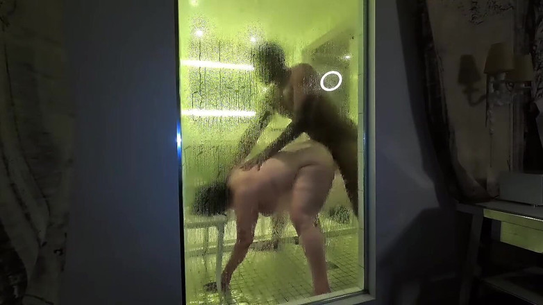 HARRYLONG007: Big Botty PAWG Es Criticada En La Ducha