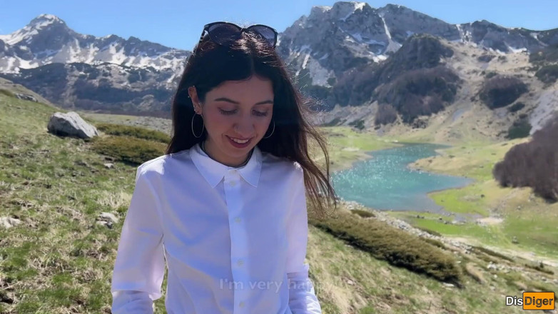 Dis Diger: Sexo al aire libre en las montañas con una sexy...