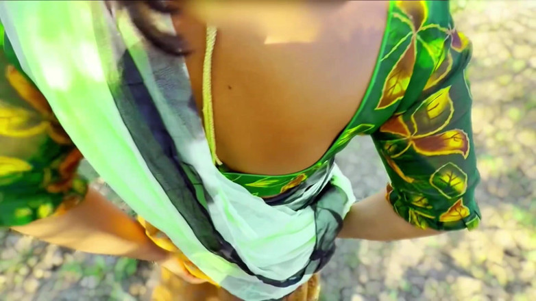 Your_aisha: Chica india inocente del pueblo follada en selva primera vez...