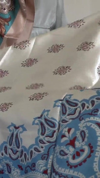 Üvey annenin yeni saten eşarpları seni azdırıyor! Her şey çok güzel parlıyor! Lady Victoria Valente