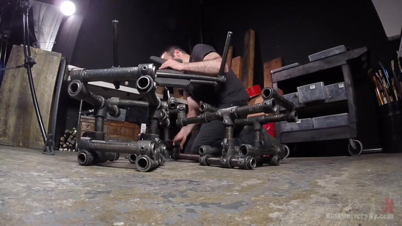 Kink University: derinlerde: cihaz esareti. Kamera Arkası