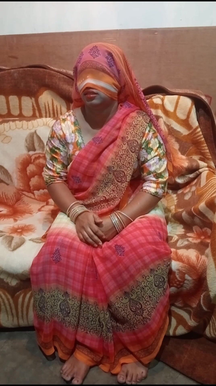 Shahnaazz: Empregada da casa quer experiência noturna rápida