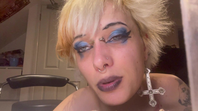 Glitterqueen1999: Yarak boyutun hakkında yalan söyledin! Tinder flörtü küçük aletle yarağını...