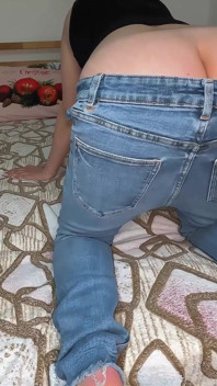 Jeans prdí v posteli