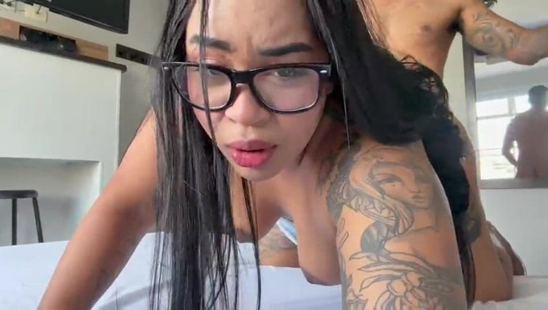AlejandraGarciax: Meu namorado me rejeita por causa do meu vestido e...
