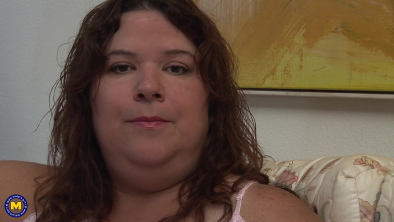 Mature NL: La Timida BBW Dal Seno Grande Si Spoglia E Si...