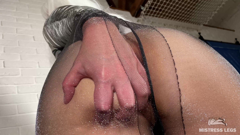 Mistress Legs: Відео від першої особи під моєю великою дупою в колготках: нейлонова стопа і дражнити ззаду