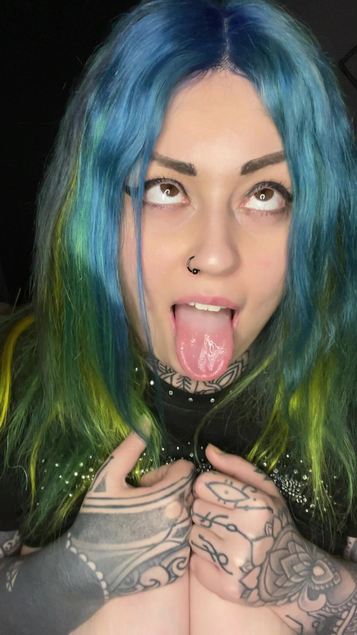 Miss Valentina: Grande peituda Ahegao Goth Princess