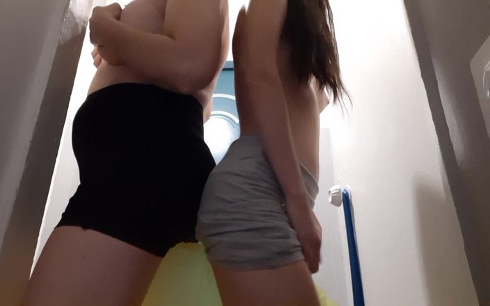 Lesbian-candys: Мы трем наши киски в мини-юбках и горячая сперма - лесбиянки-конфеты